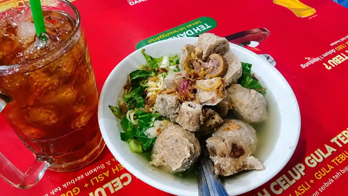 Sop Kaki Kambing Roky: Rahasia Rasa Autentik di Gang Sempit Cilacap